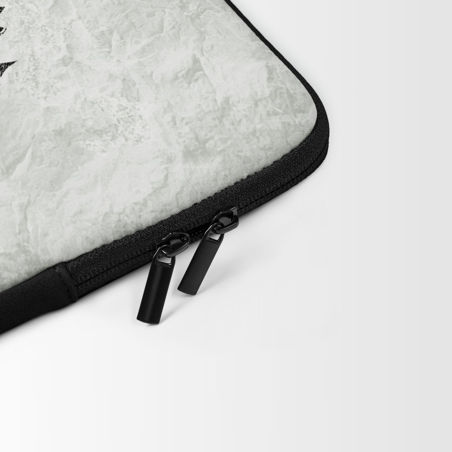 ESCAPE TO WILDERNESS Laptop Sleeve