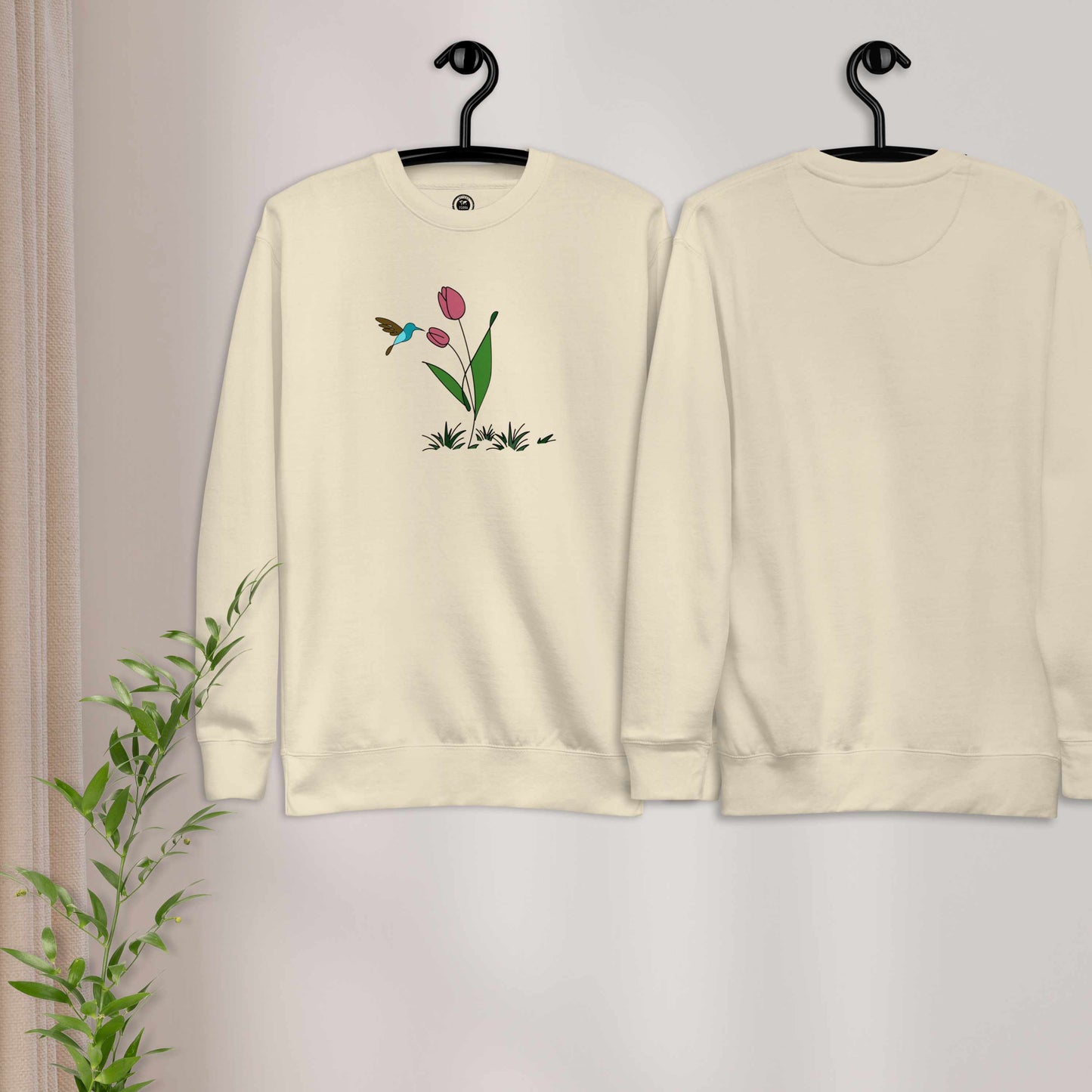 Fresh Feeling design captures a fleeting moment of harmony. Beige sweatshirt with a floral, hummingbird and tulip design.