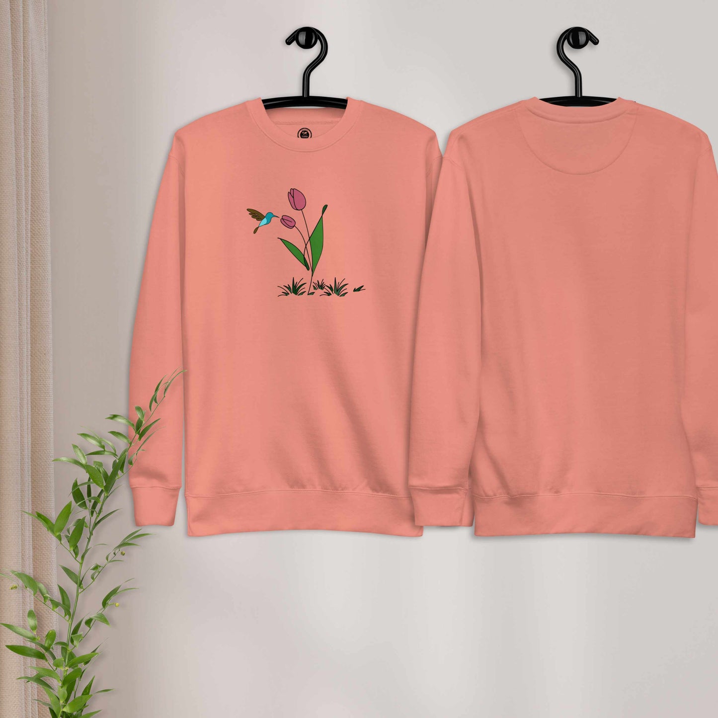 Fresh Feeling design captures a fleeting moment of harmony. Sweatshirt with a floral, hummingbird and tulip design.